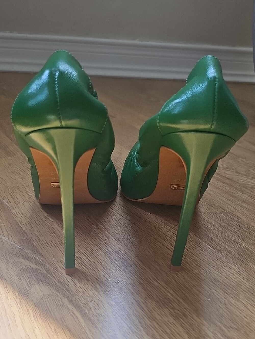 L'intervalle Green Pointed-Toe Leather Pumps - Picture 3 of 7